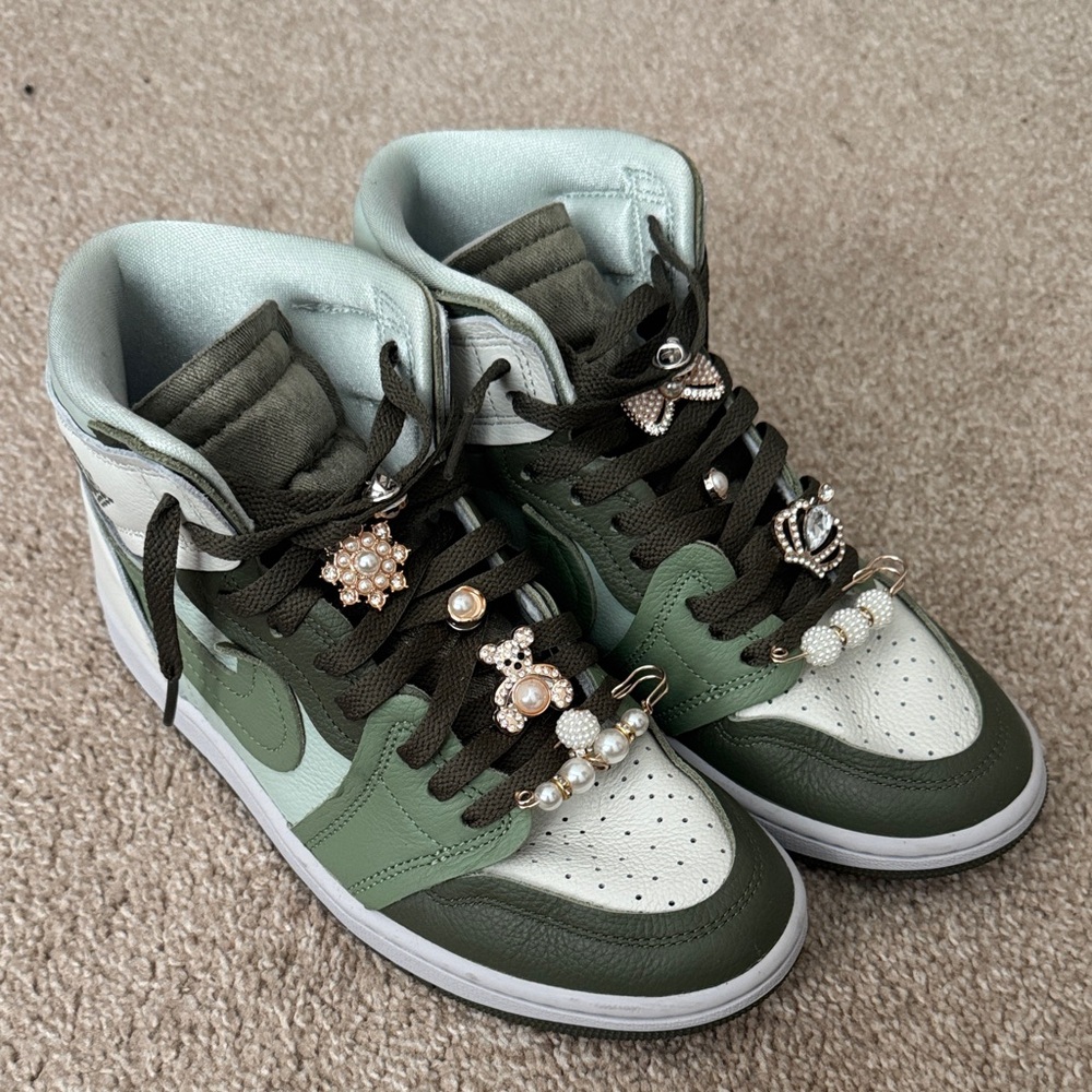 Nike Women's Sneakers in Green and White